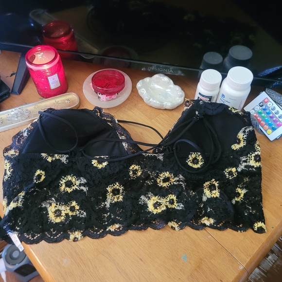 Sunflower crop top - Picture 2 of 2